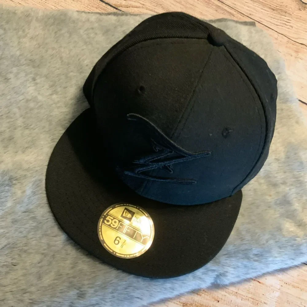 NWOT New Era Black 59FIFTY Fitted Cap